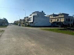 5 Marla 40 Feet Wide Road Plot For Sale In Crystal Block Park View City Lahore 0
