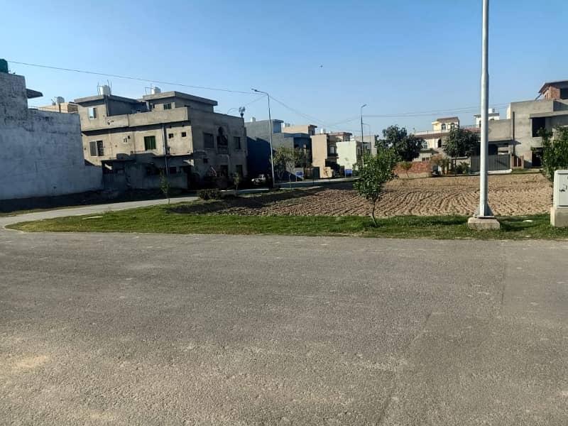6 Marla Desired Location Plot For Sale in Tulip Block Park View City Lahore 3