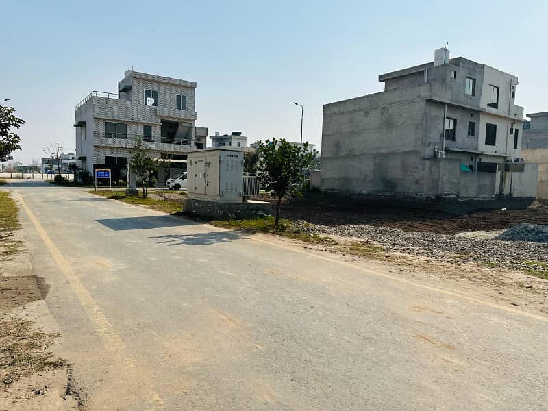 5 Marla Accessible Location Developed Area Plot For Sale in Diamond Block Park View City Lahore 3