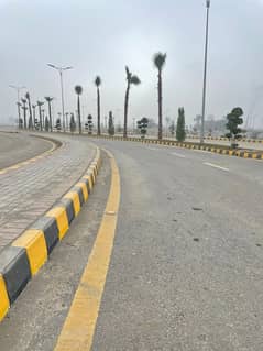 One Kanal Plot LDA Approved Available For Sale Block E Reasonable Demand Near Park Commercial Masjid