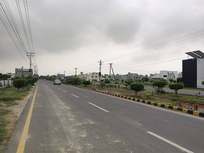 " 1 Kanal Prime Location Residential Plot For Sale In AWT Phase 2 Lahore, Block D 2