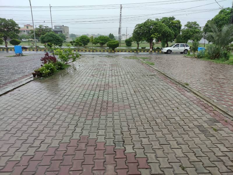 " 1 Kanal Prime Location Residential Plot For Sale In AWT Phase 2 Lahore, Block D 4