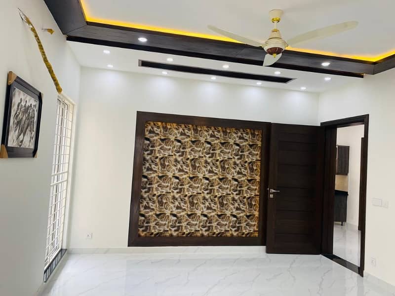 Bahria Town - Sector E House Sized 5 Marla For rent 8