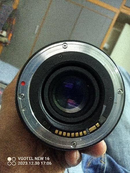 dslr full frame one hand used with octa and lens 1