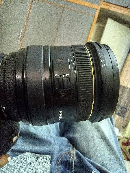dslr full frame one hand used with octa and lens 9