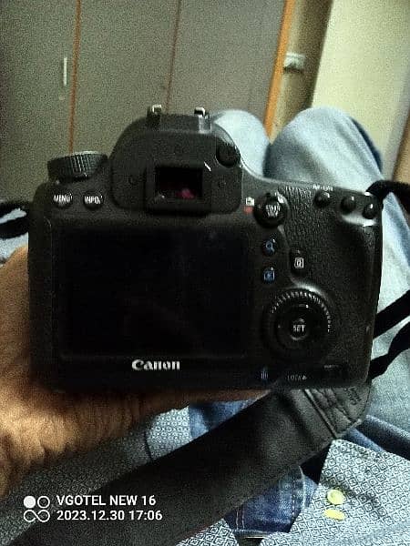 dslr full frame one hand used with octa and lens 12