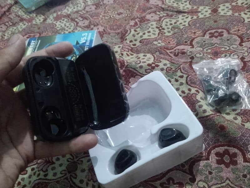 m10 earbuds box pack 3