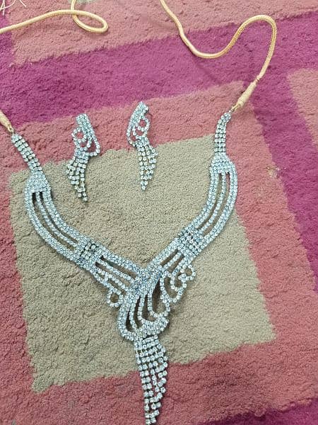 silver necklace with earrings 2
