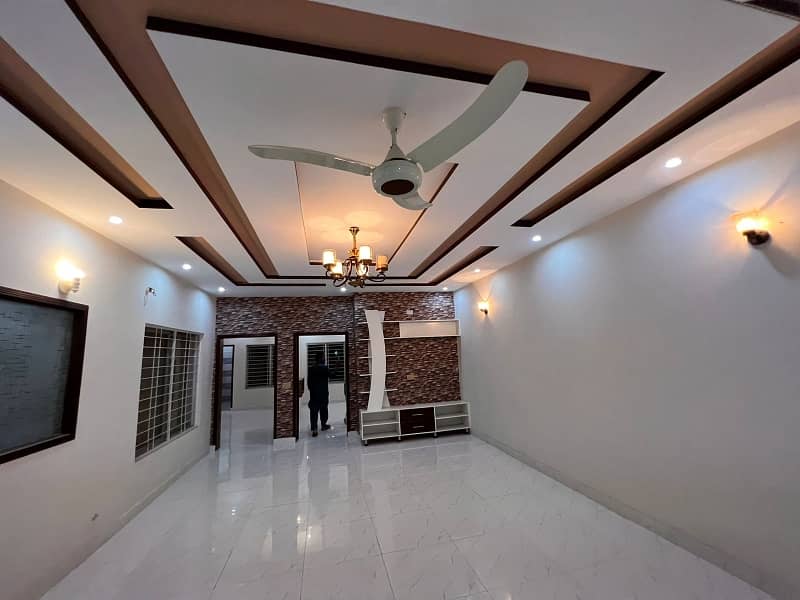 5 MARLA BRAND-NEW HOUSE FOR SALE IN NASHEMAN IQBAL PHASE 2 25