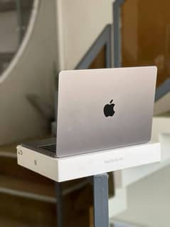 Apple Macbook Air M2 13.6 inch | 8 RAM, 256 SSD