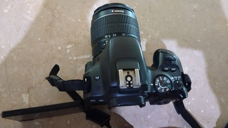 DSLR camera Canon 200d  with kit lens 2
