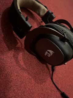 Red dragon H510 headphones