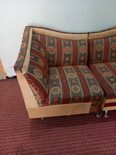 5 seater soffa Urjent for sale  only serious buyers contact me. 1