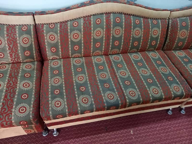 5 seater soffa Urjent for sale  only serious buyers contact me. 2