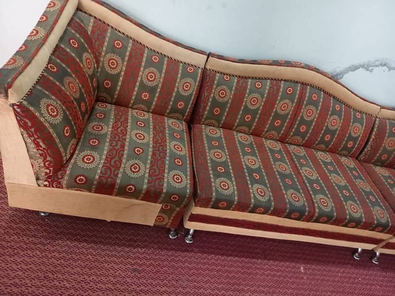 5 seater soffa Urjent for sale  only serious buyers contact me. 3