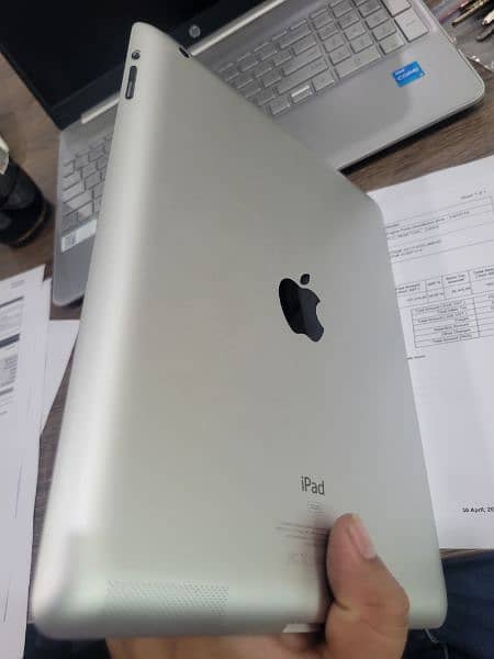 ipad 32GB , New like condition with charging cable available for sale 3