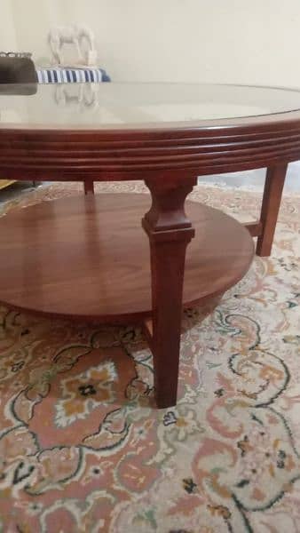 Round table made with solid wood 1