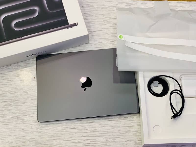 MacBook Pro M3 18 512 open box with 12mnth warranty 2