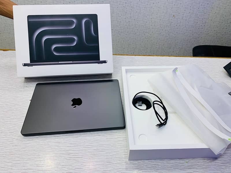 MacBook Pro M3 18 512 open box with 12mnth warranty 4