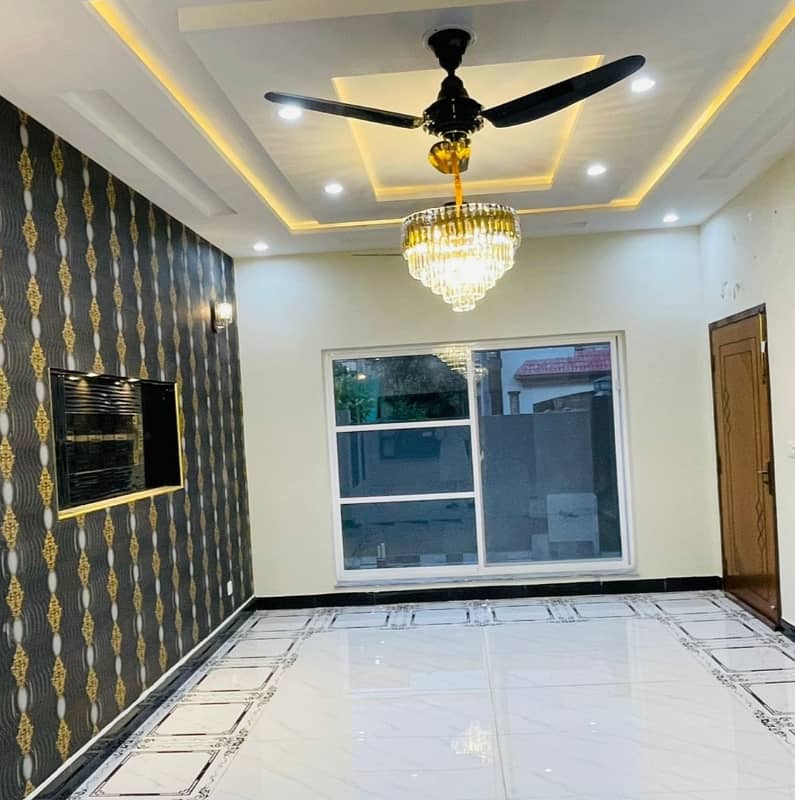 5 Marla house for rent BB block Bahria town Lahor 1