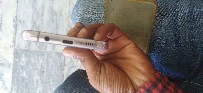 battery aur screen kharab hai 5
