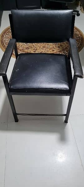 Metal Lounge Chair in good condition 1