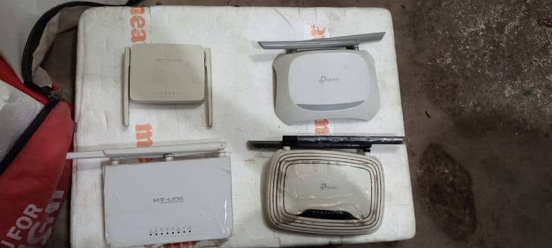 Router available in discounted price with adapter fresh Condition 5