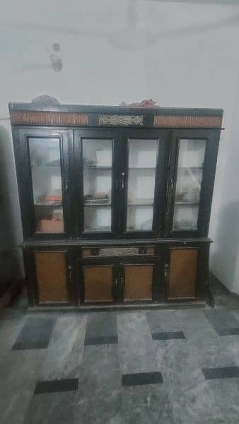 showcase for sale in very good condition 2