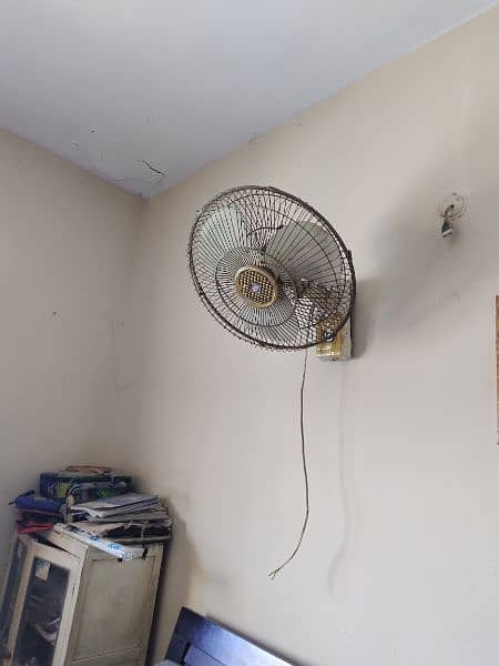 2 ceiling fans and 1 wall fan available 4