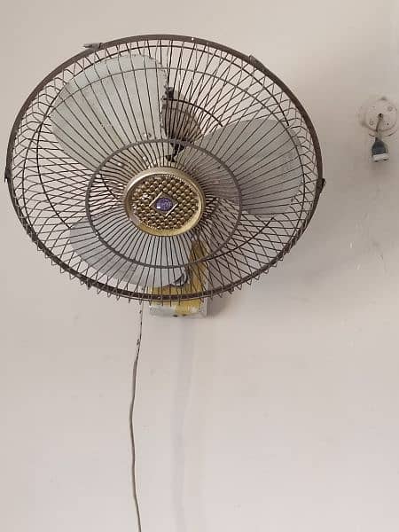 2 ceiling fans and 1 wall fan available 5