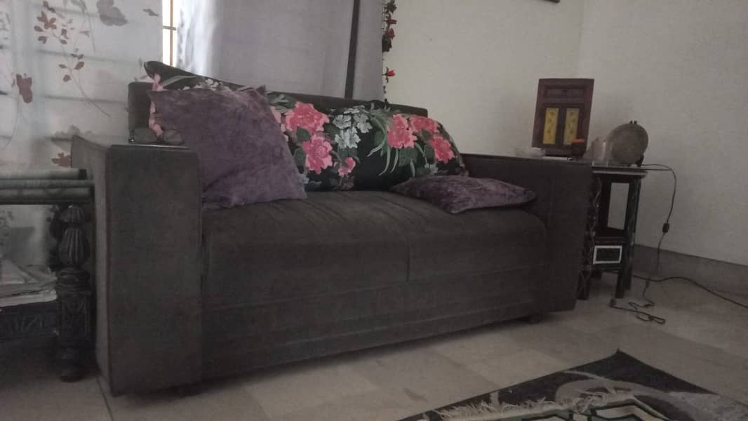 7 seater black sofa with cushions 4