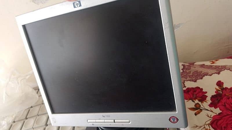 hp lcd/monitor available in good condition 3