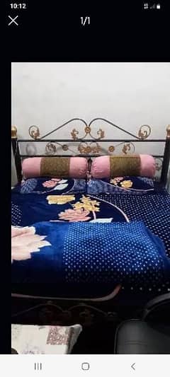 v. GOOD CONDITION IRON DOBLE BED SIZE 7×6 FT.