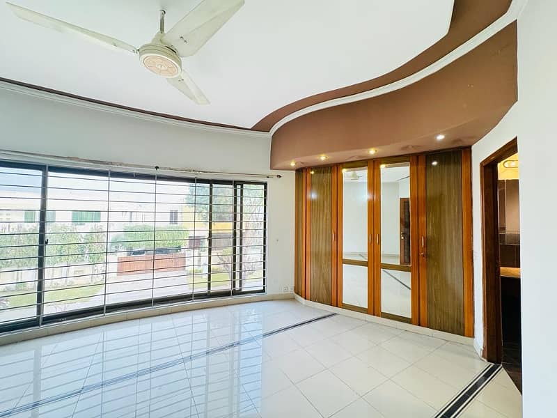 1 Kanal Full house available for rent in DHA Phase 4 6