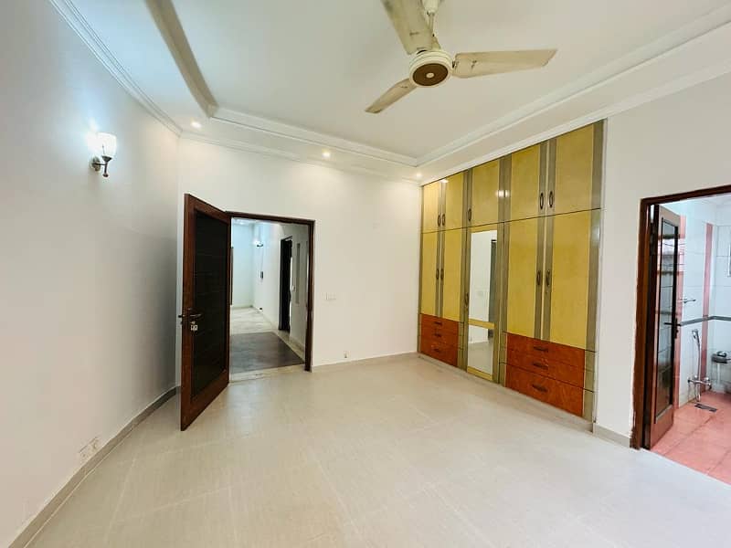 1 Kanal Full house available for rent in DHA Phase 4 28