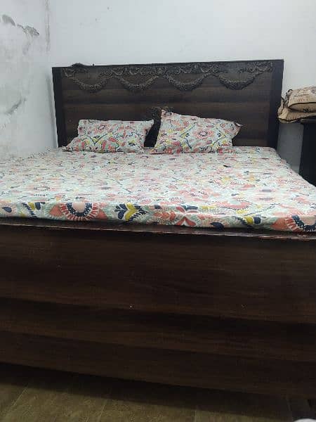 bed wth side table 0