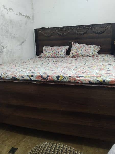 bed wth side table 1