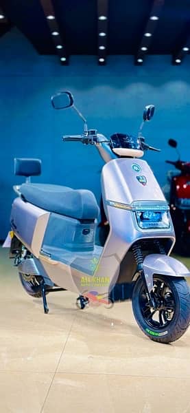 150 km RAMZA G7 F507 RAMZA A700 EV PETROL AUTOMATIC SCOOTY SCOOTER 2