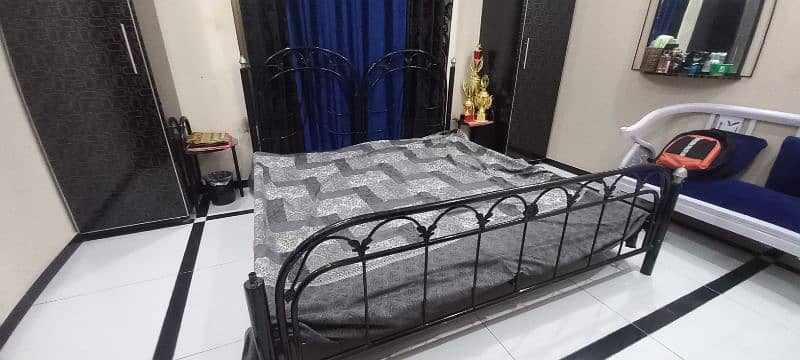 Double Bed In good CONDITION with miror and two side tables 4