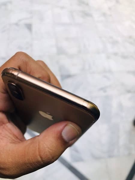 iPhone XS golden color 1