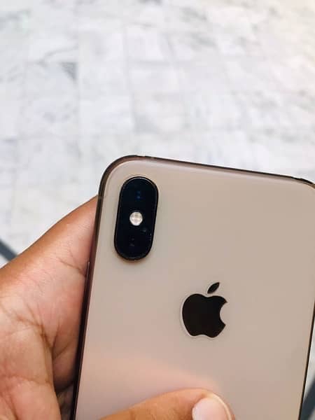 iPhone XS golden color 5