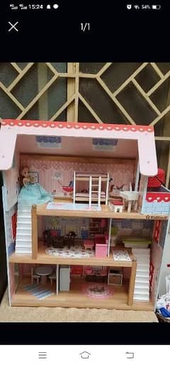 Doll house with full acceries sale like new come from Dubai as a gift 0