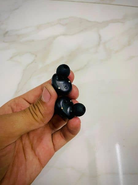 earbuds 4