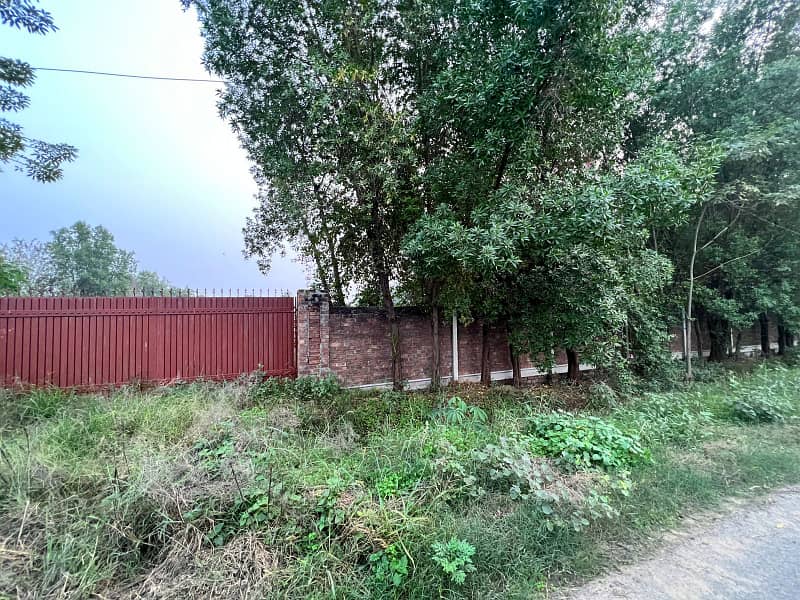 8 Kanal Corner Farmhouse For Sale With Boundry Wall An Gate In Spring Medows Bedian Road 3