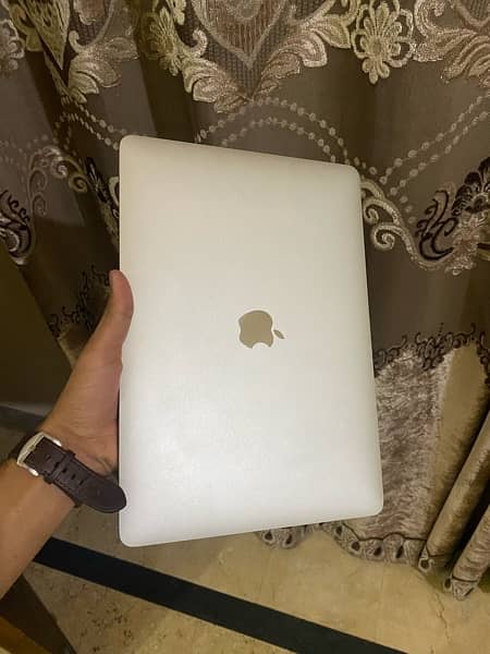 macbook pro 2018 13 inch 16/512gb 4
