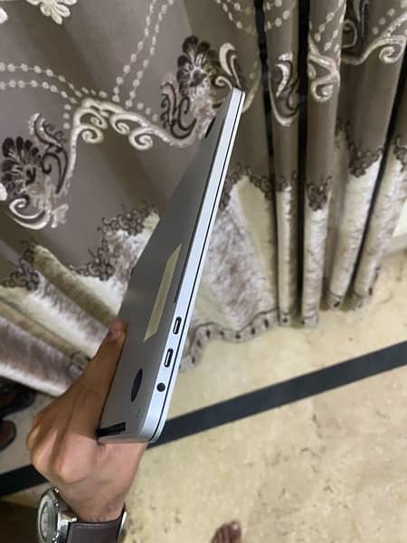 macbook pro 2018 13 inch 16/512gb 8