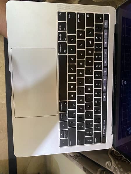 macbook pro 2018 13 inch 16/512gb 9