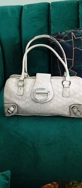 preloved bags available in very good condition 2