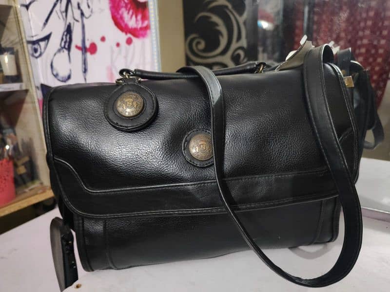 preloved bags available in very good condition 10