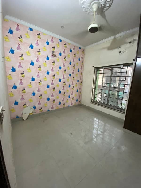 4 marla upper portion for rent in Zaheer villas main college road Lahore 1